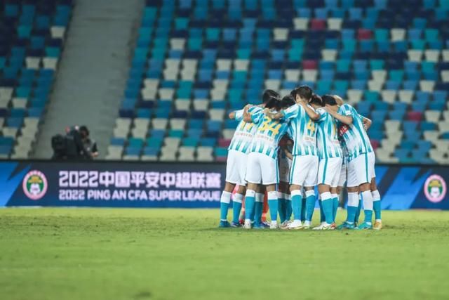 在戴墨的办公室里，摆放着金鸡奖最佳导演提名、华表奖（优秀故事片）奖杯，以及电影频道传媒关注单元“最受传媒关注新人导演”的荣誉。