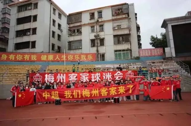 CCTV6 VIP影院 全部 电影 电视剧 影人 视频 图片 新闻 更新时间 所有 1小时内 今日内 1周内 1个月内 从资讯频道搜索 结果 212571 条 《白日梦想家》曝海报 幻想狂本·斯蒂勒坐机翼 2013-09-08 充满幻想色彩的《白日梦想家》日前再度发布一款海报，导演兼男一号本·斯蒂勒坐在机翼上，神情淡定自若，仿佛脚下不是万丈高空，而只是云淡风轻的美景。