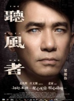 照片中，卢靖姗与其它演员站在齐腰深的污水中，身上的迷彩服完全湿透。